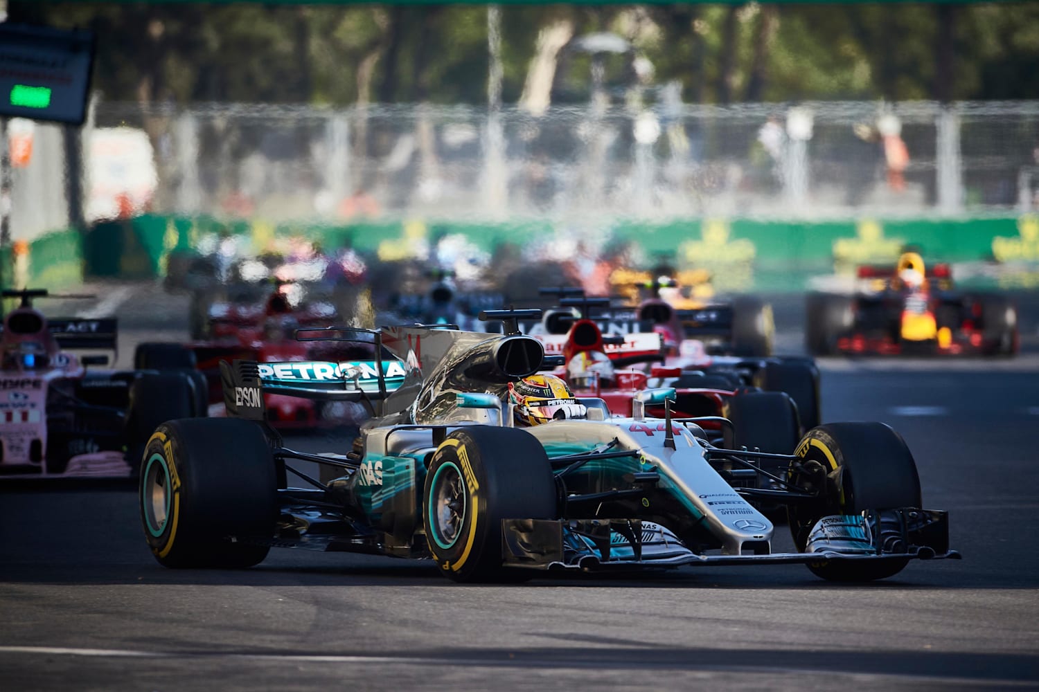 洋書◆F1 2015年シーズン写真集 本 オートコース ハミルトン ベッテル 洋書◇F1 2015年シーズン写真集 本 オートコース ハミルトン